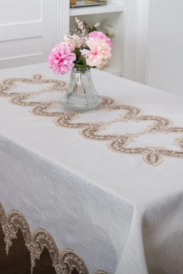 Luxury Beige Polyester Tablecloth - Image 2