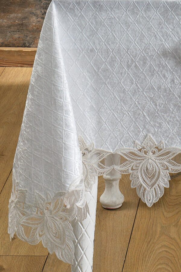 25-Piece Velvet Lace Tablecloth Set - Image 4