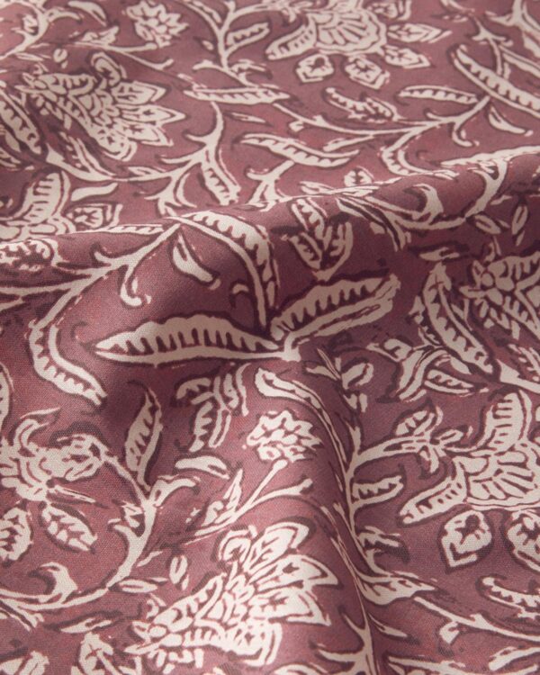 Polycotton Waterproof Red Tablecloth - Image 4