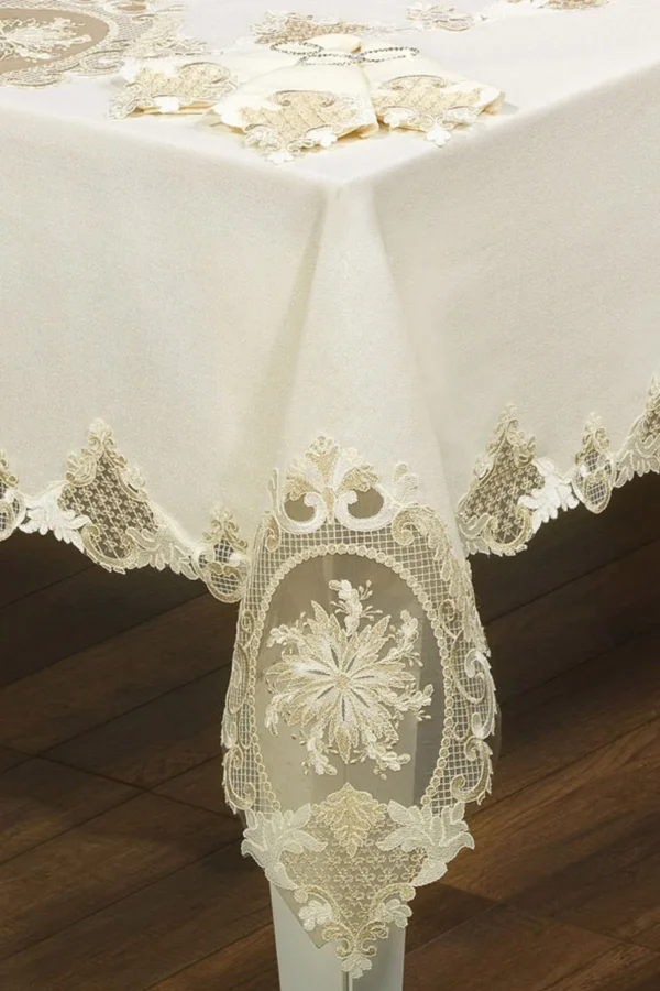 French Lace Details Table Linen Set - Image 3