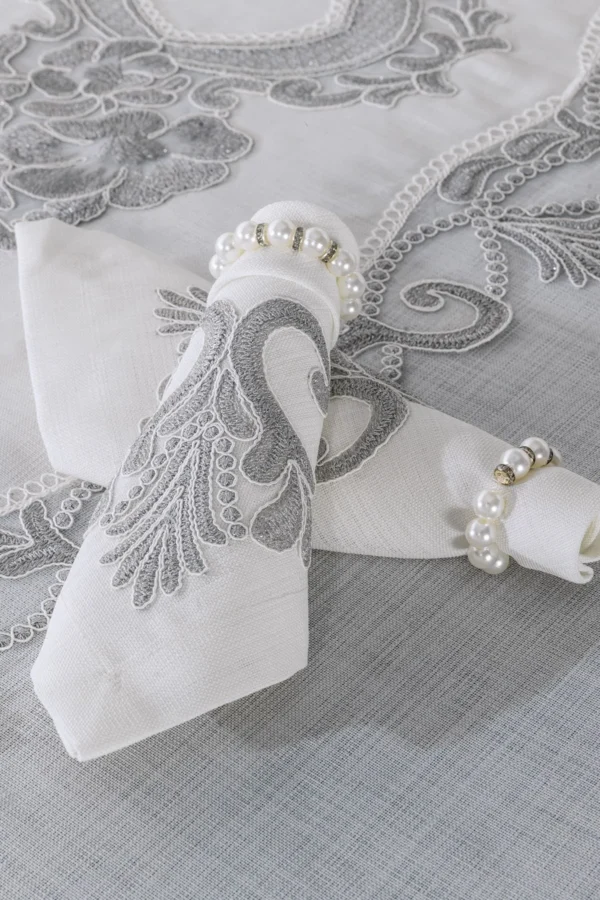 Tablecloth Set Cream Silver - Image 3